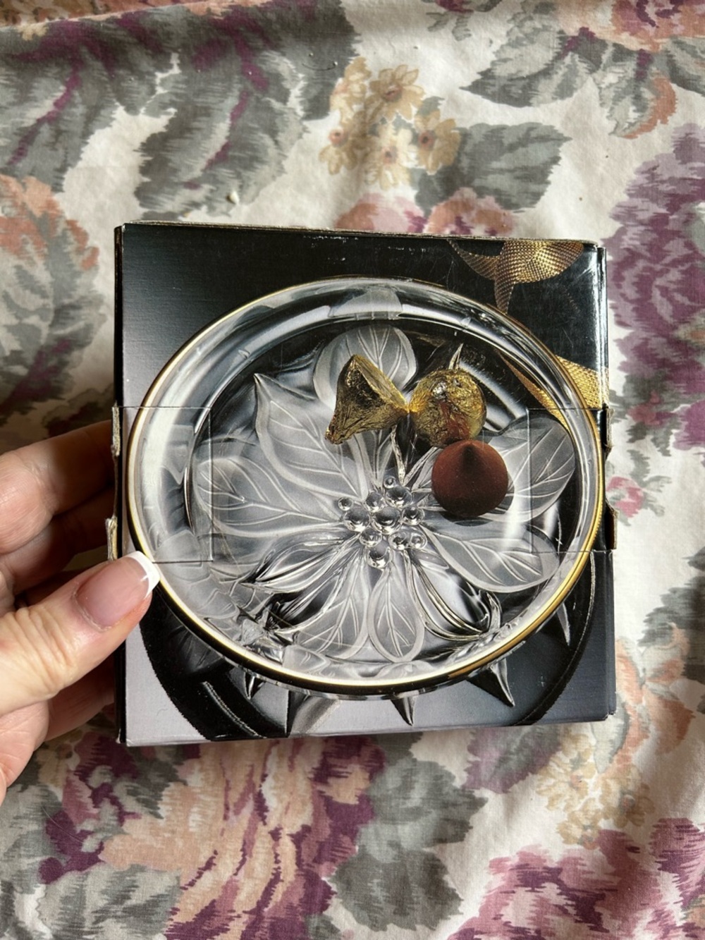 New in Box Vingate Mikasa Studio Nova Gilded Poinsettia Round Candy Nut Dish 5"